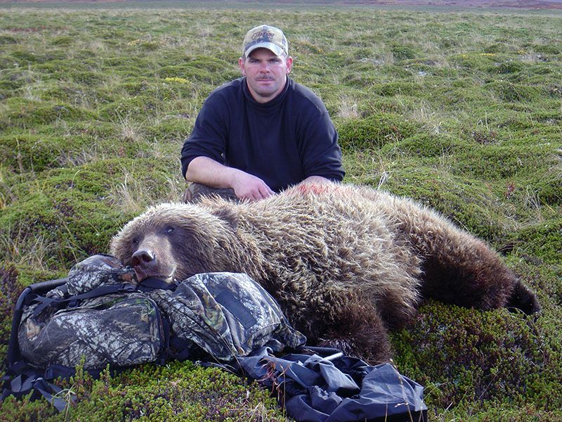 trophy-grizzly-bear-hunting-in-alaska